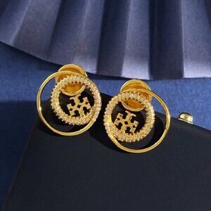 Tory Burch's stylishly designed double-T geometric round earrings